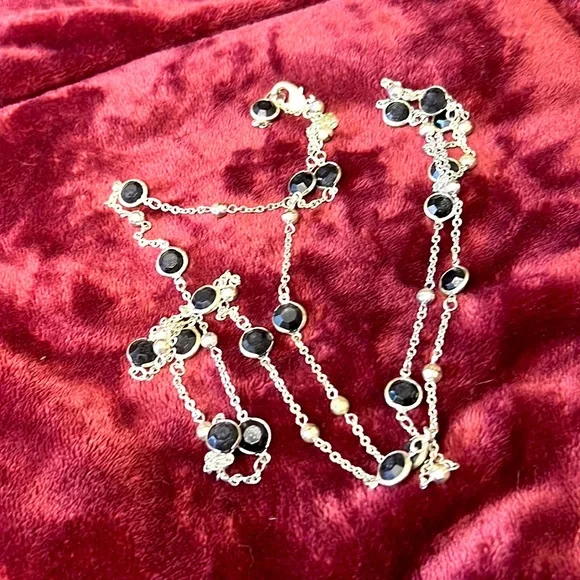 Black and silver, long necklace, costume jewelry - Picture 2 of 3